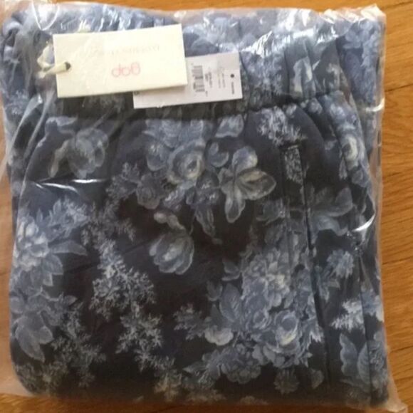 NWT Gap x LoveShackFancy Sweatpants - NWT - Picture 3 of 5